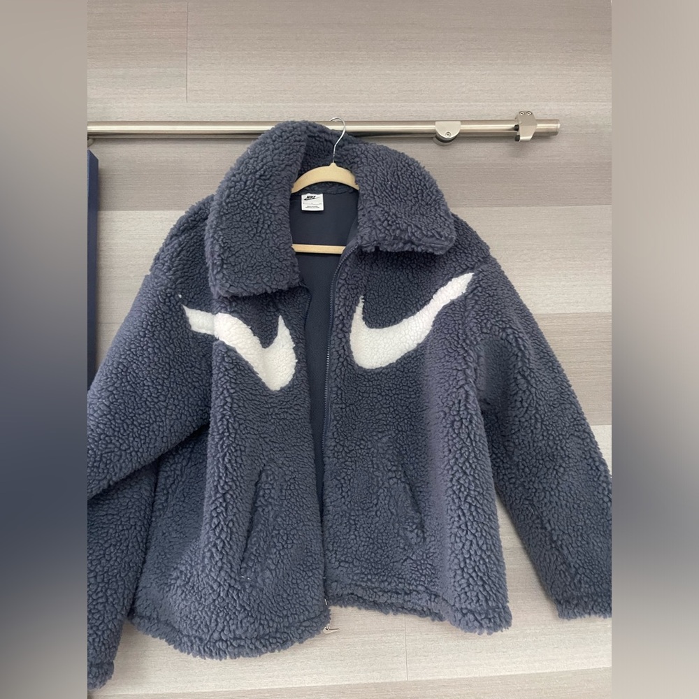 Nike Sherpa Women’s Jacket, Big Swoosh, Size Small. blue and white